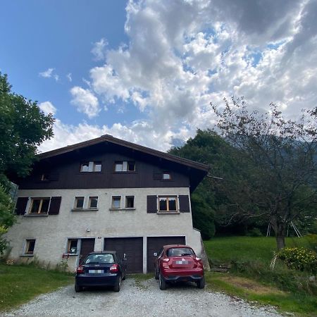 Logement Mansarde Dans Maison Avec Jardin En Bord De Piste, Vue Montagne 레우쉬 외부 사진