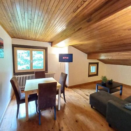 Logement Mansarde Dans Maison Avec Jardin En Bord De Piste, Vue Montagne 레우쉬 외부 사진