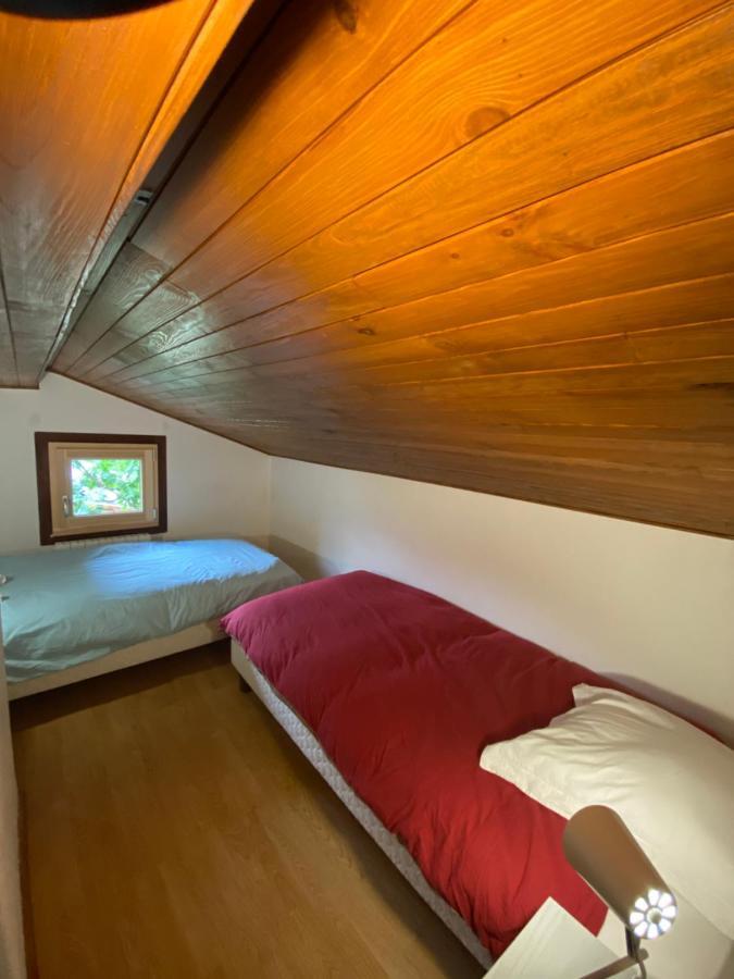 Logement Mansarde Dans Maison Avec Jardin En Bord De Piste, Vue Montagne 레우쉬 외부 사진