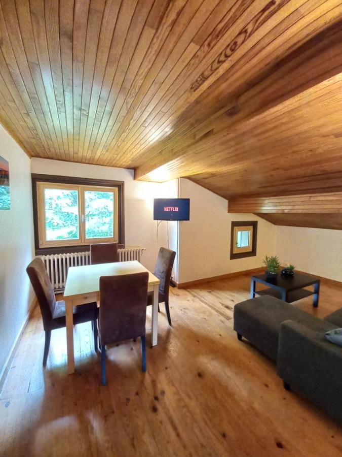 Logement Mansarde Dans Maison Avec Jardin En Bord De Piste, Vue Montagne 레우쉬 외부 사진