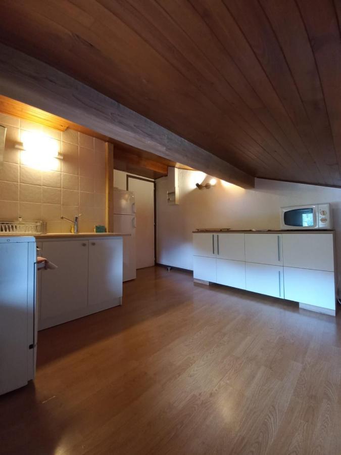 Logement Mansarde Dans Maison Avec Jardin En Bord De Piste, Vue Montagne 레우쉬 외부 사진