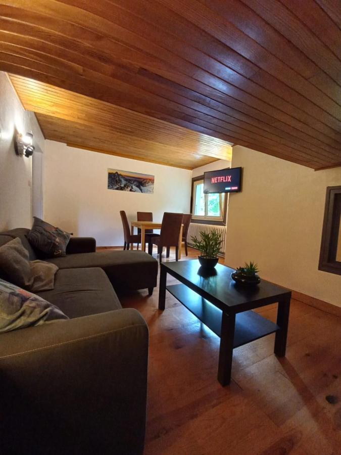 Logement Mansarde Dans Maison Avec Jardin En Bord De Piste, Vue Montagne 레우쉬 외부 사진