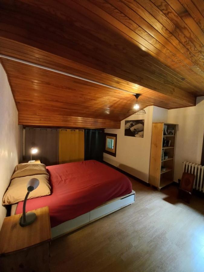 Logement Mansarde Dans Maison Avec Jardin En Bord De Piste, Vue Montagne 레우쉬 외부 사진